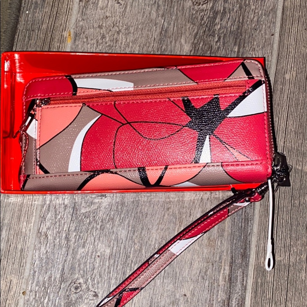 Guess Wallet - Picture 3 of 3